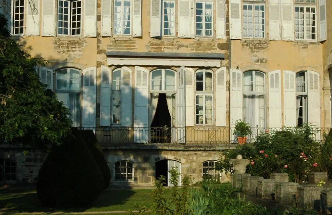 Exceptionnelle Maison d'Artiste&Son Jardin Secret au pied de la Cathédrale-1