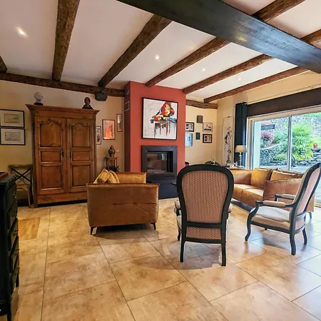 Charmante maison au cœur du Puy-en-Velay avec jardin clos et terrasse, à 2 min de la cité historique - FR-1-582-468-2